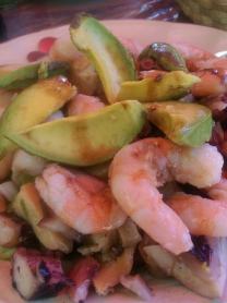 camarones, aguacate, pulpo, pepino