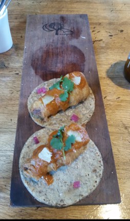 tacos de tuetano, jitomate tours, romero y azahar 